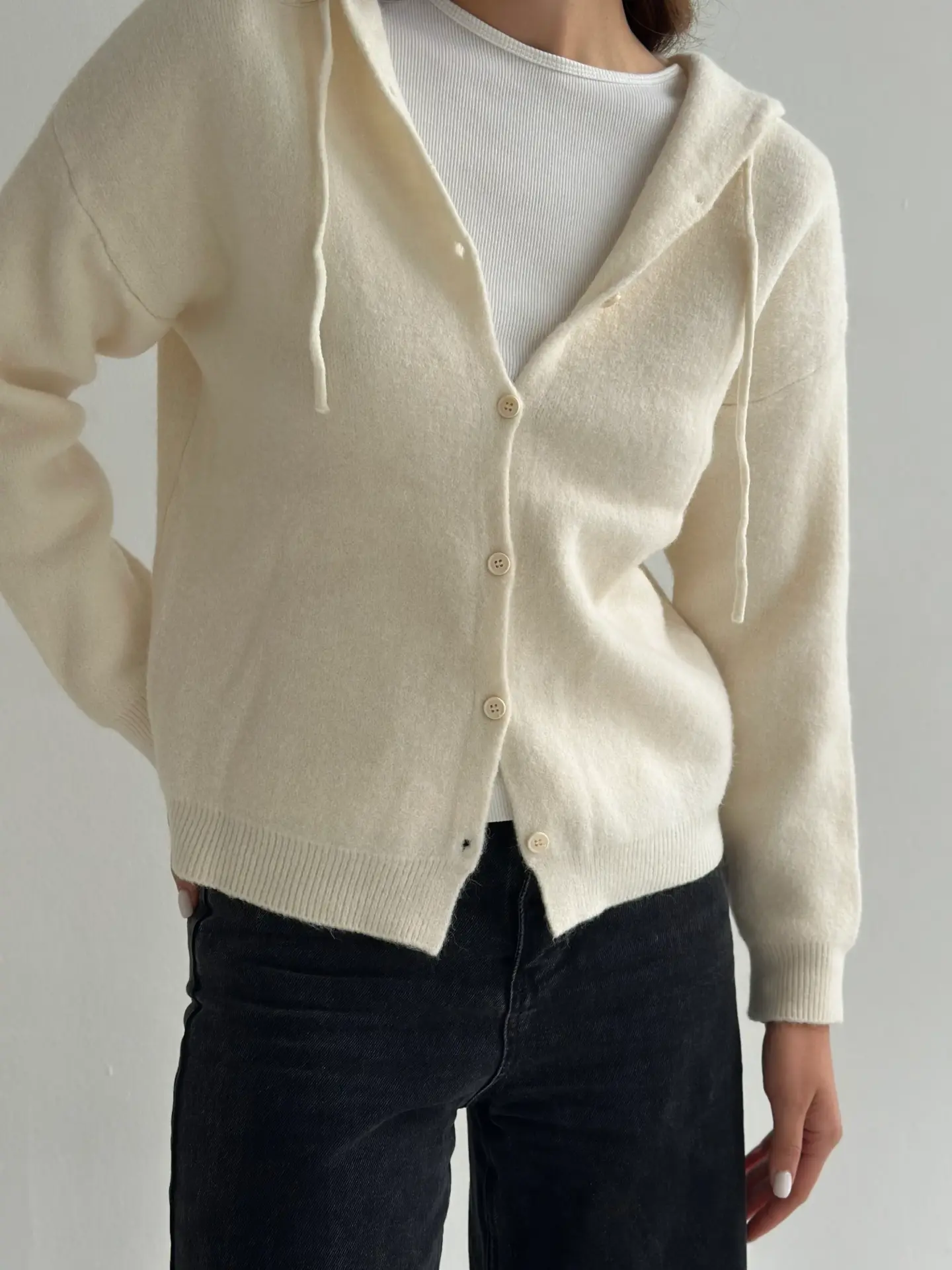 Кардиган вовняний з капюшоном на ґудзиках молочний