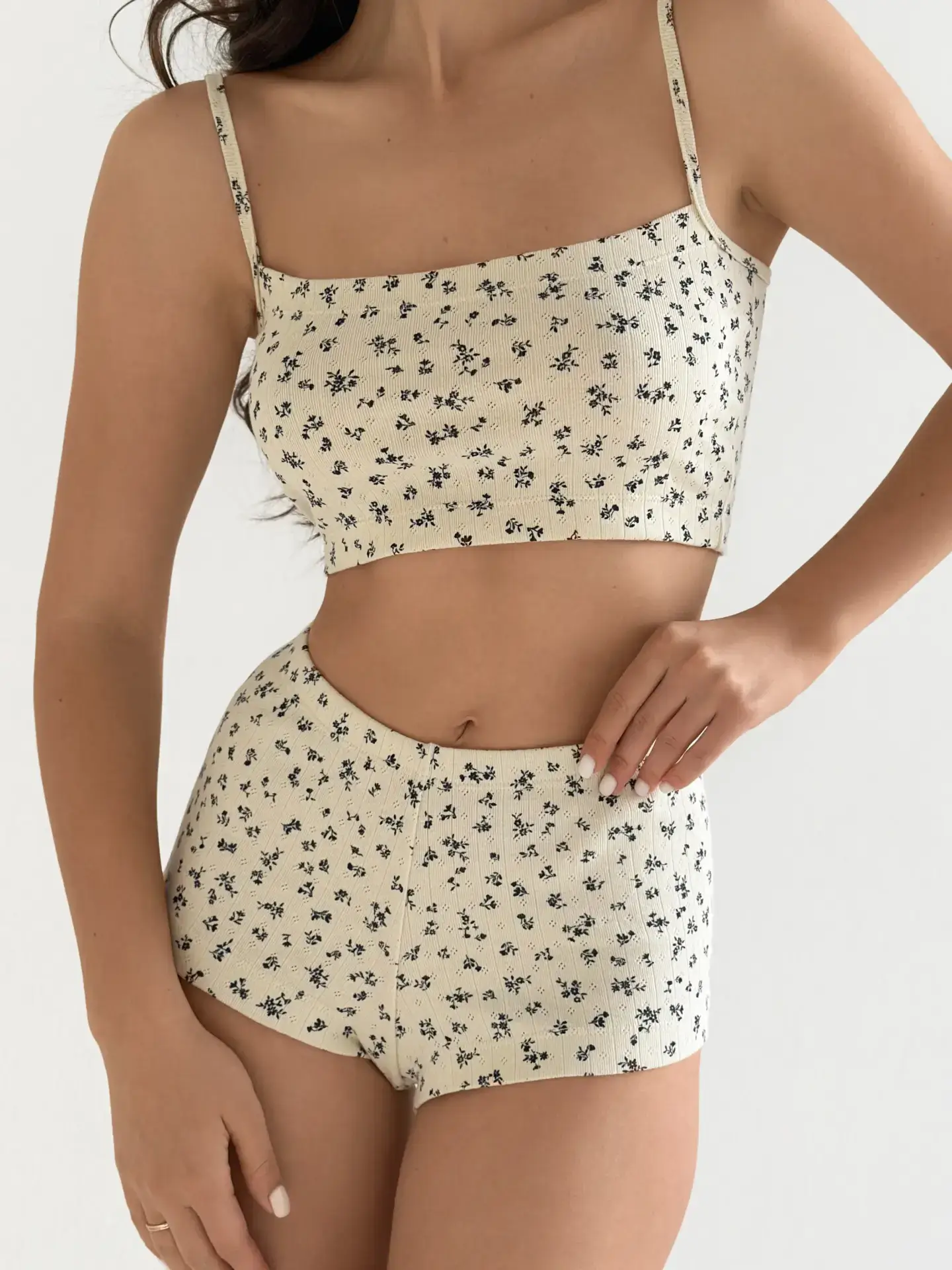 Рібана топ на бретелях молочний у синю квіточку