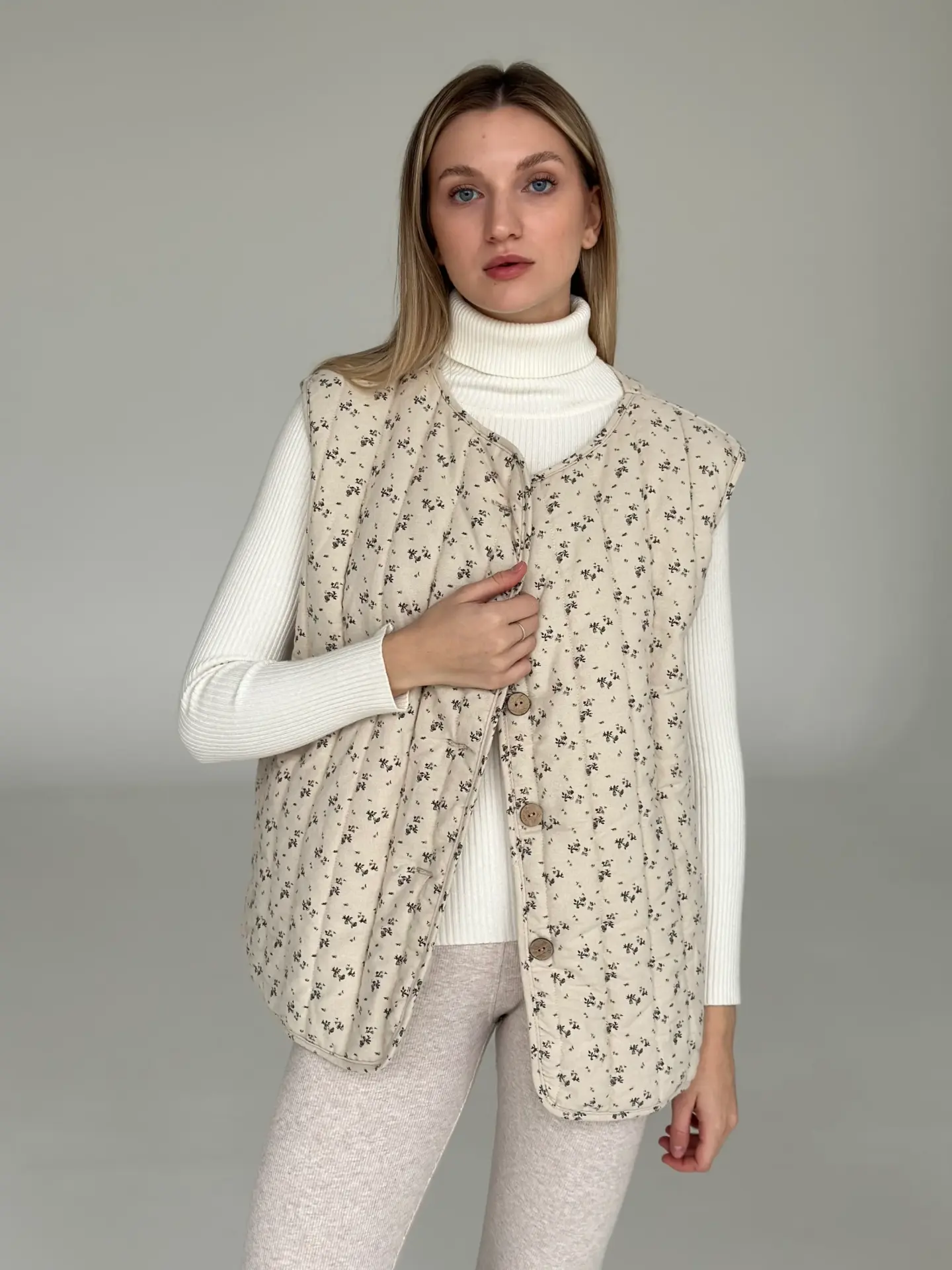 Фланель стьобанна Жилетка “темна троянда” на бежевому (onesize)