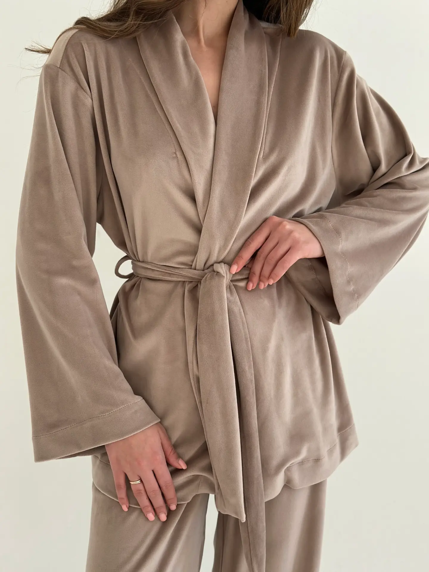 Костюм плюш штани та кофта на запах комір шаль бежевий