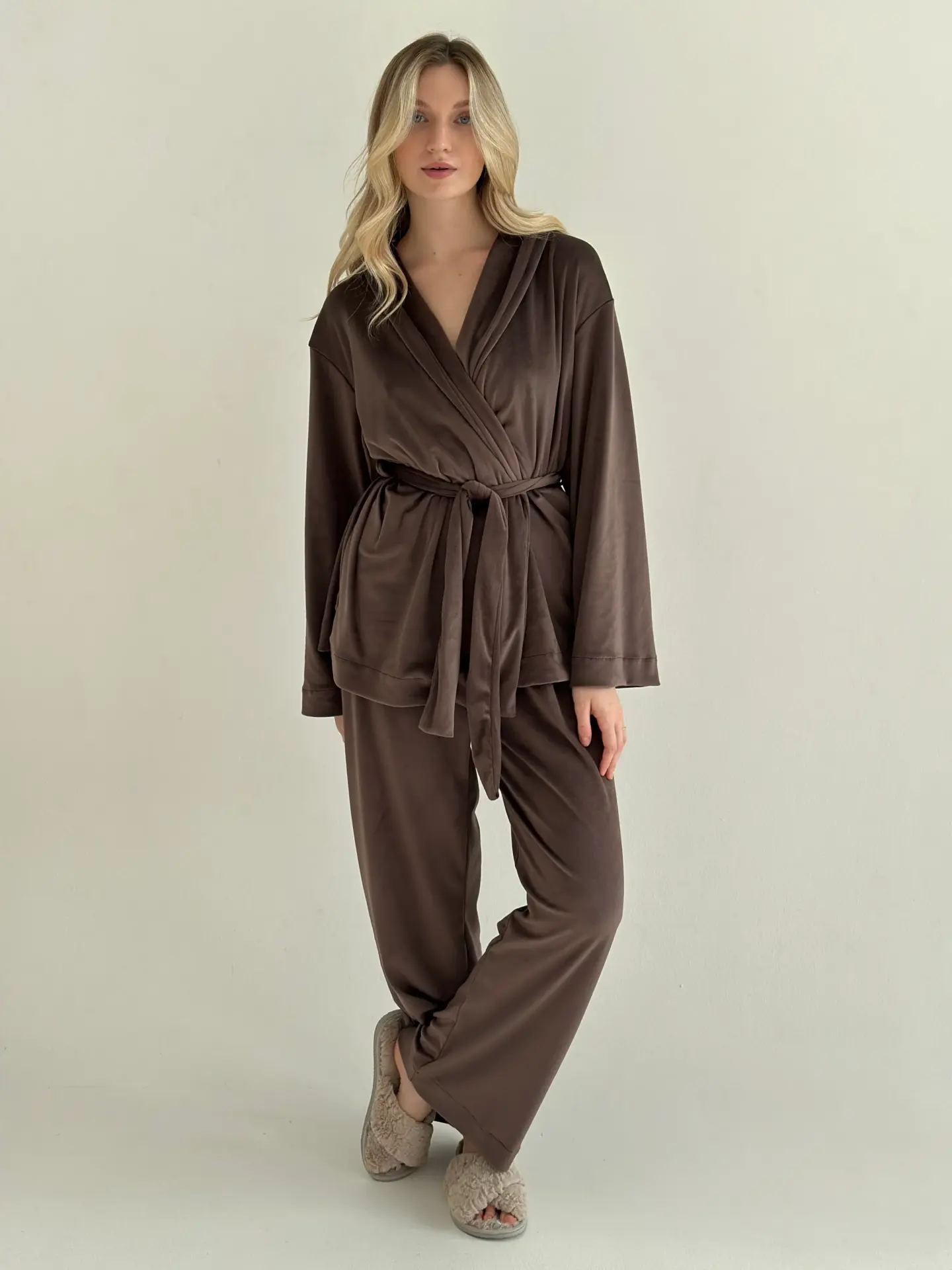 Костюм плюш штани та кофта на запах комір шаль темно-коричневий