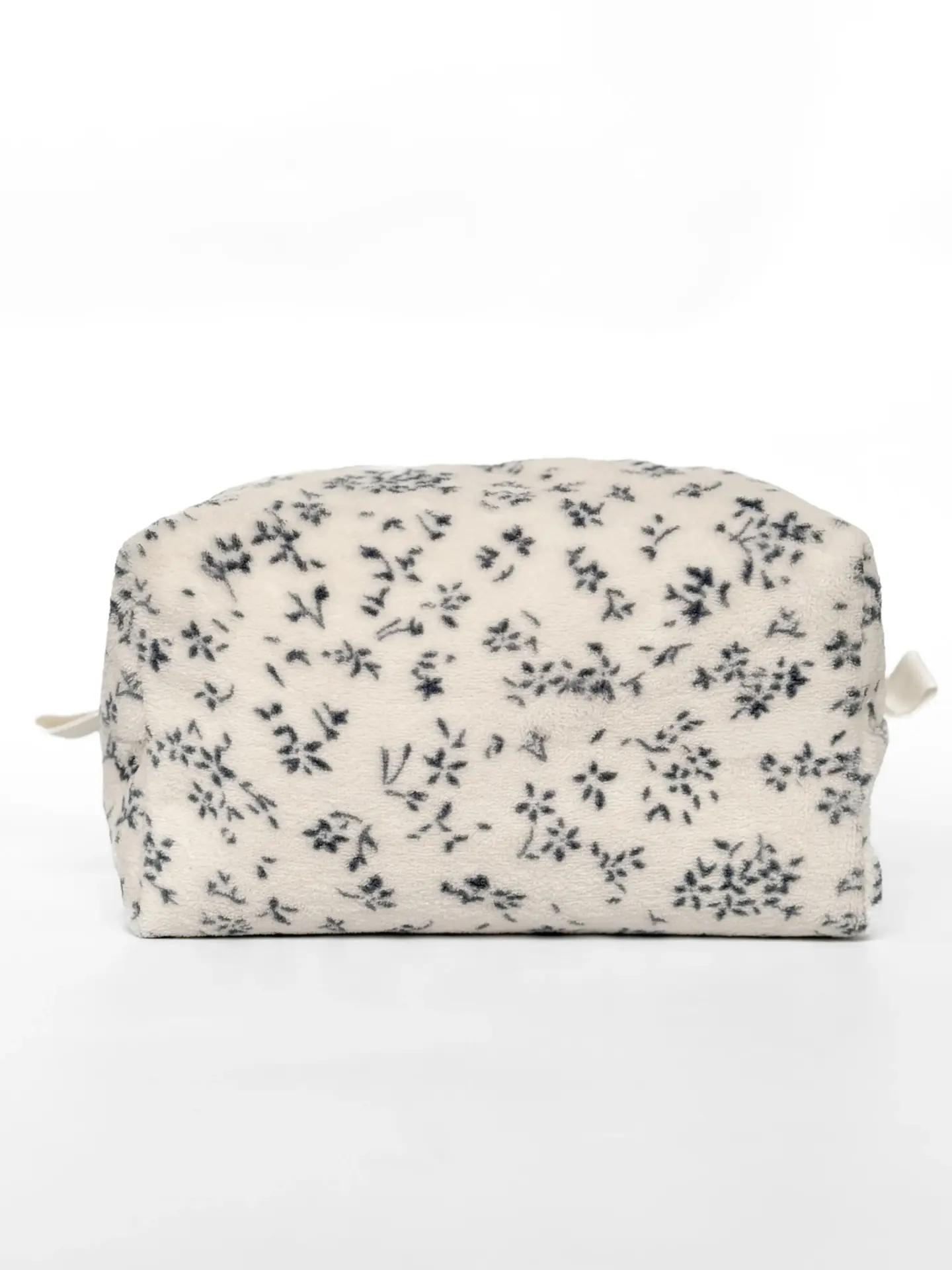 Косметичка пухнаста середня квадрат біла в синю квіточку