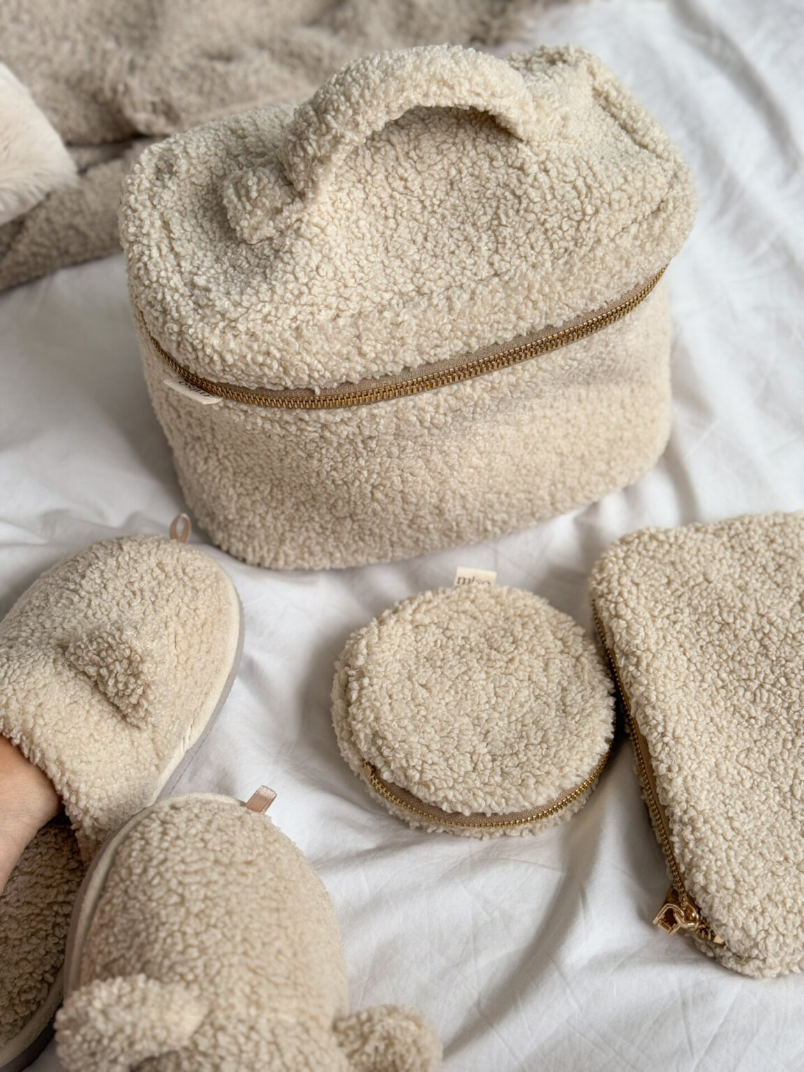 Косметичка TEDDY бежевого кольору круг
