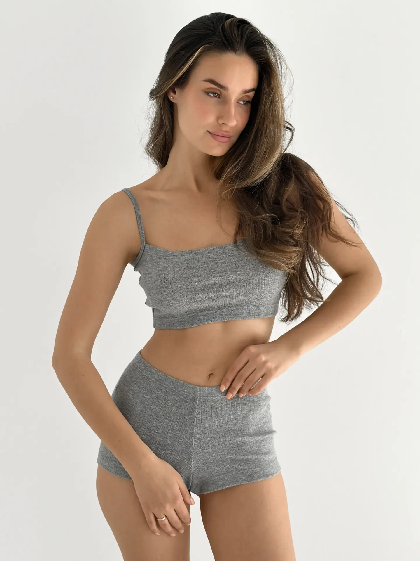 Рібана комплект Топ на бретелях та шорти Міні антрацит