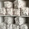 Косметичка пухнаста середня квадрат біла в червону квіточку