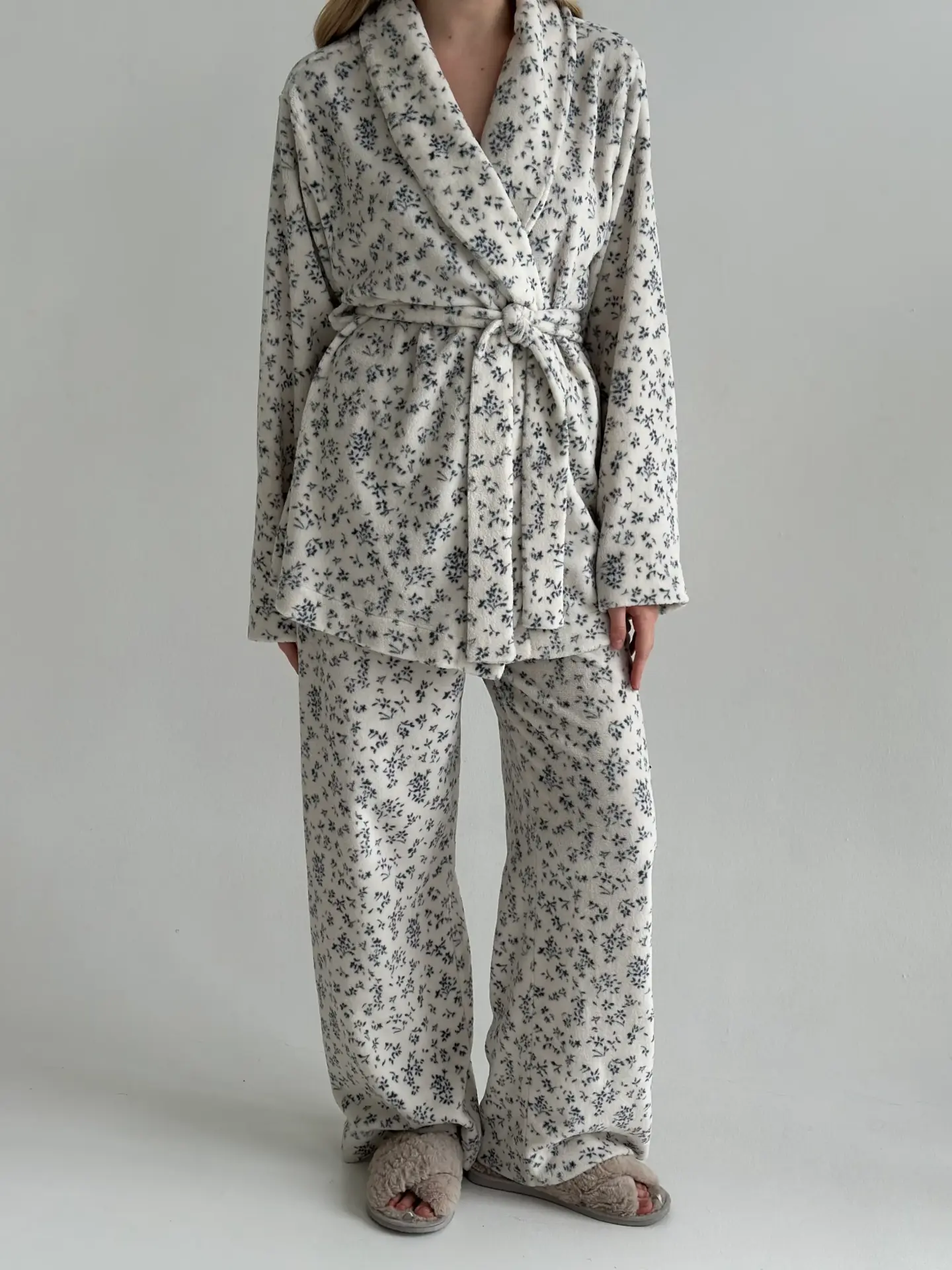 Корал велюр Костюм штани та кофта на запах шаль синя квітка