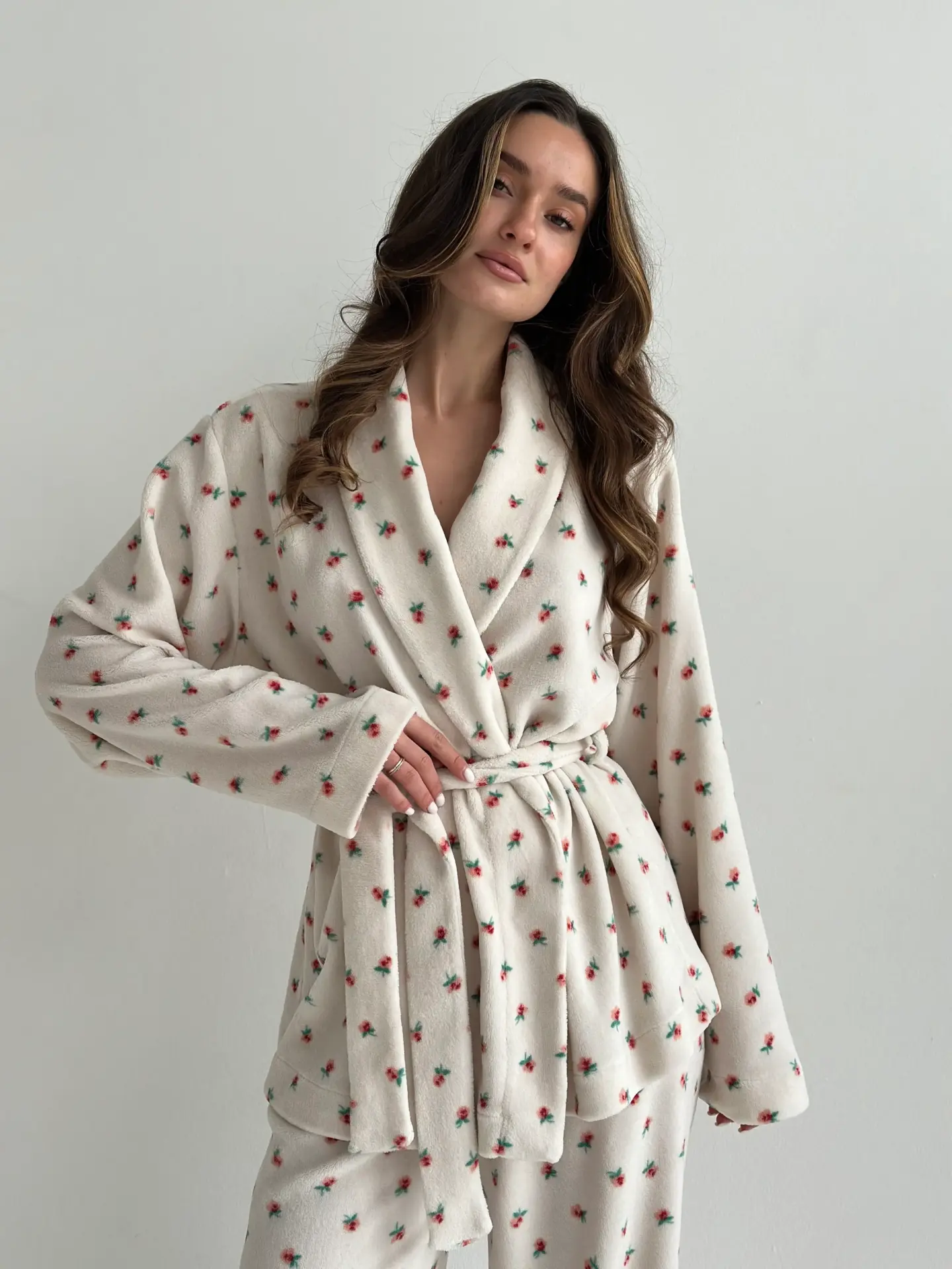 Корал велюр Костюм штани та кофта на запах шаль троянда на молочному