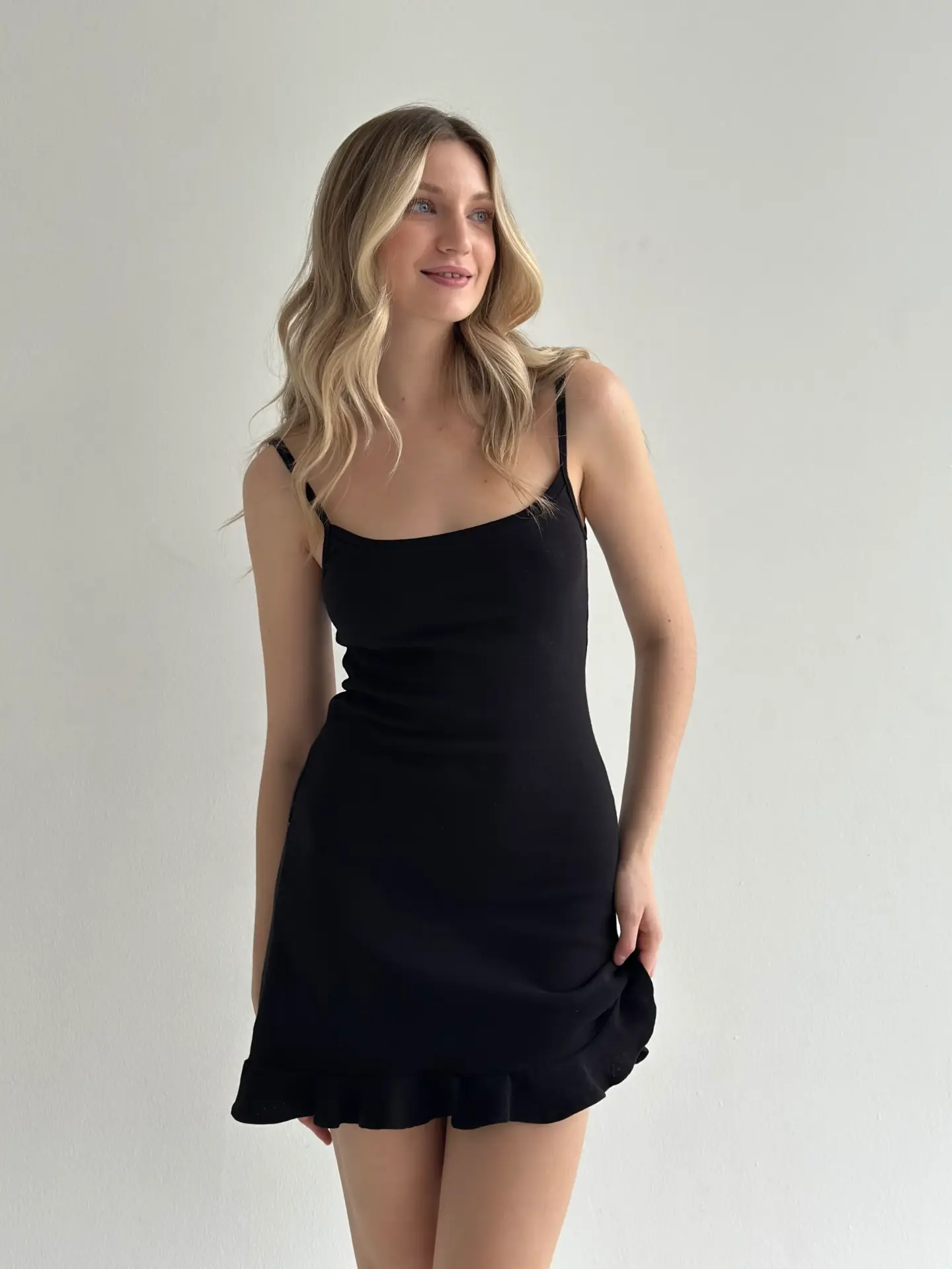 Рібана у крапку Сукня для сну з оборками чорна