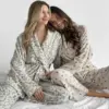Корал велюр Костюм штани та кофта на запах шаль синя квітка