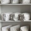 Косметичка  вельвет середній ТРИКУТНИК червоні квіти
