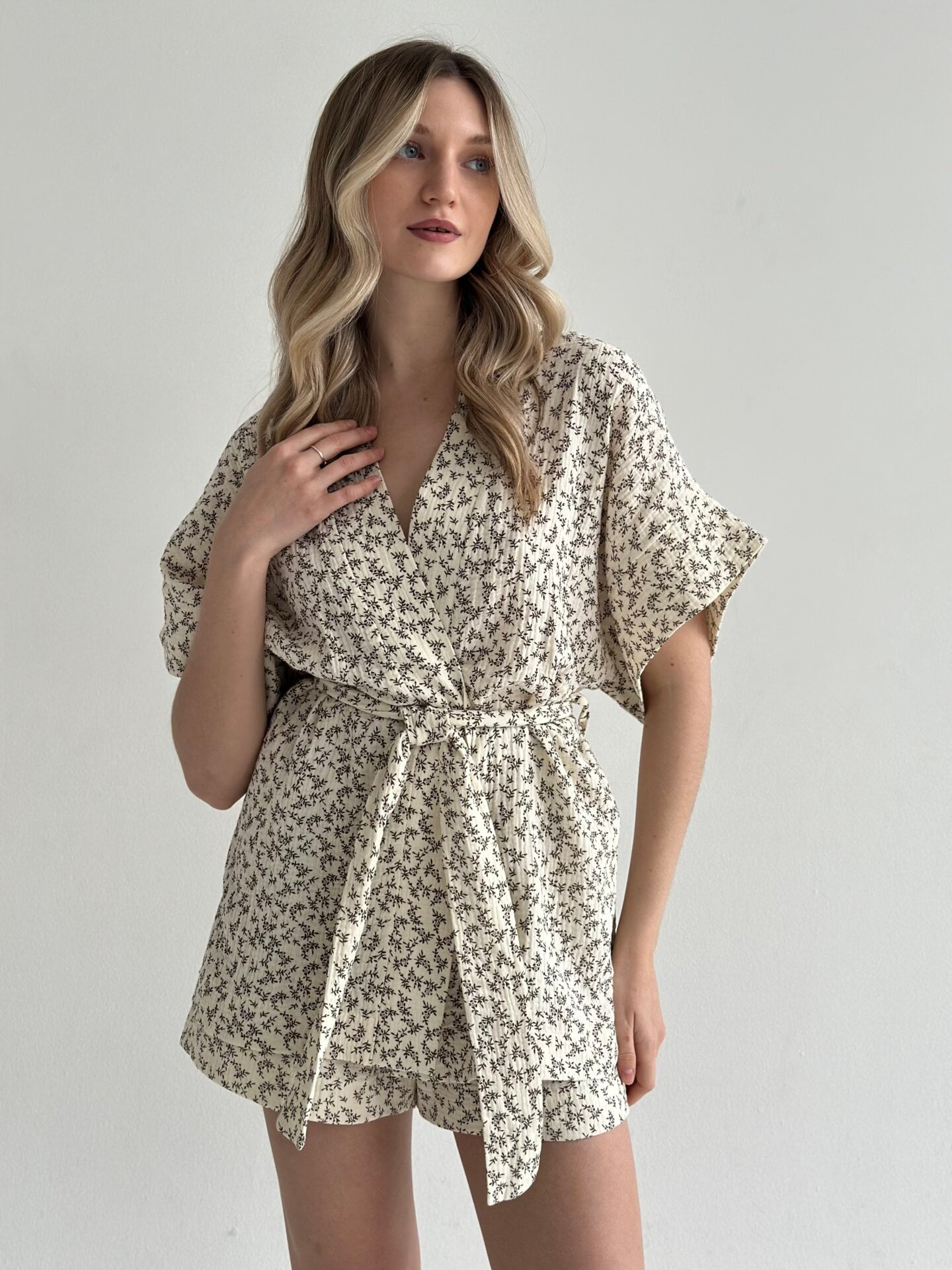 Муслін Костюм кімано та шорти “темно-коричневі гілочки” на айворі 2-х сл