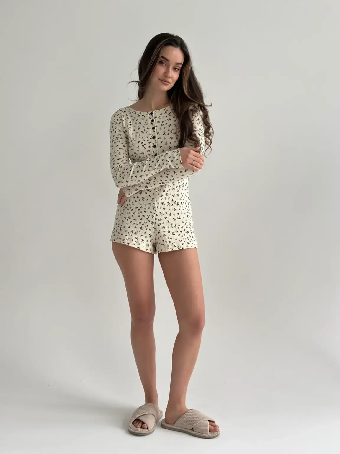 Рібана комбінезон з довгим рукавом молочний у синю квітку