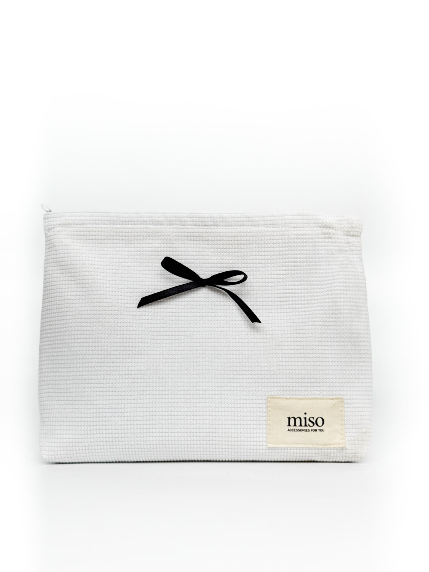 Косметичка  біла середній трикутник вельвет  декор чорний бантик