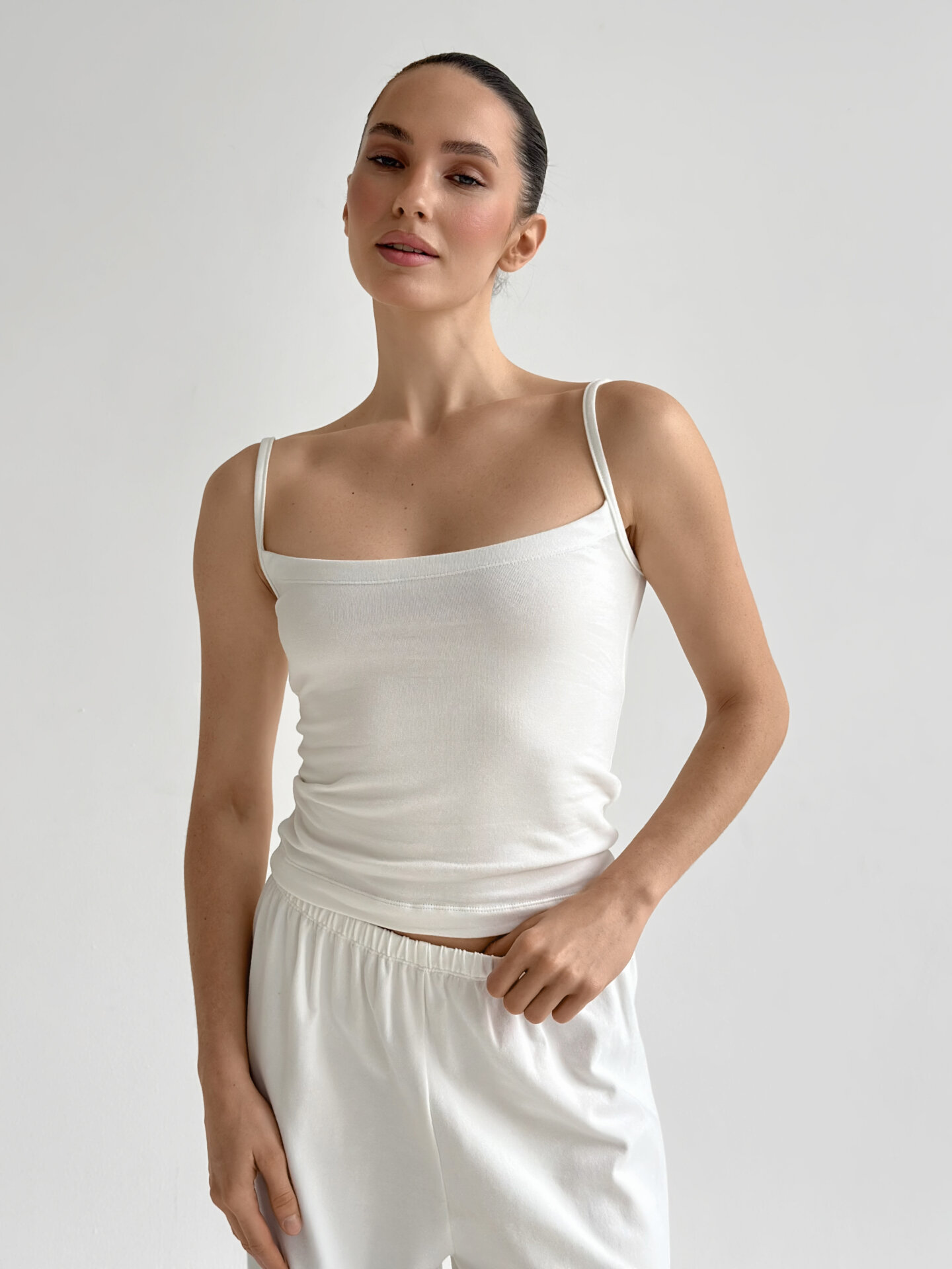 Трикотаж “Ніжність” Майка на бретелях біла