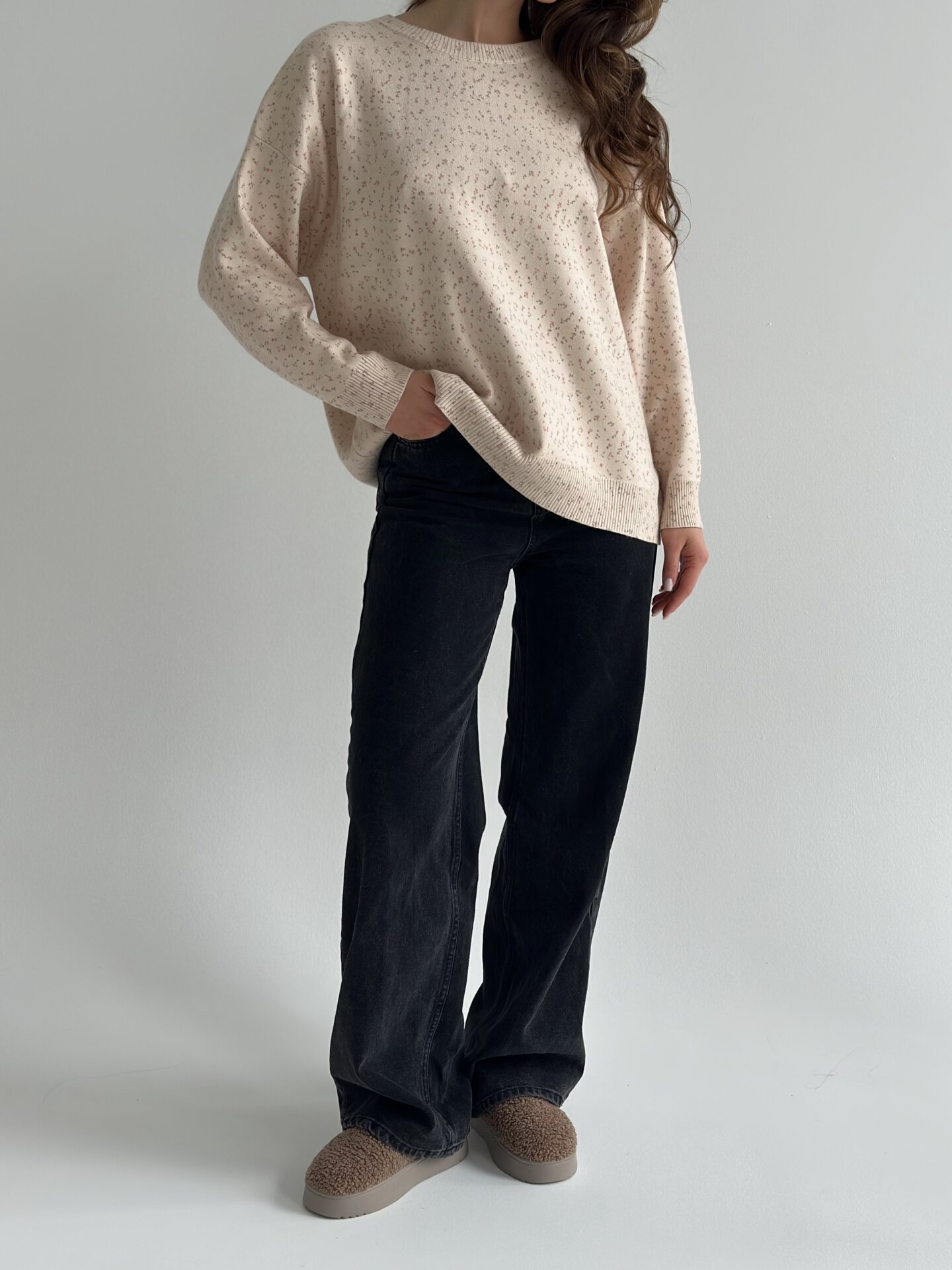 Светр вʼязаний у рожеву квітку “onesize”