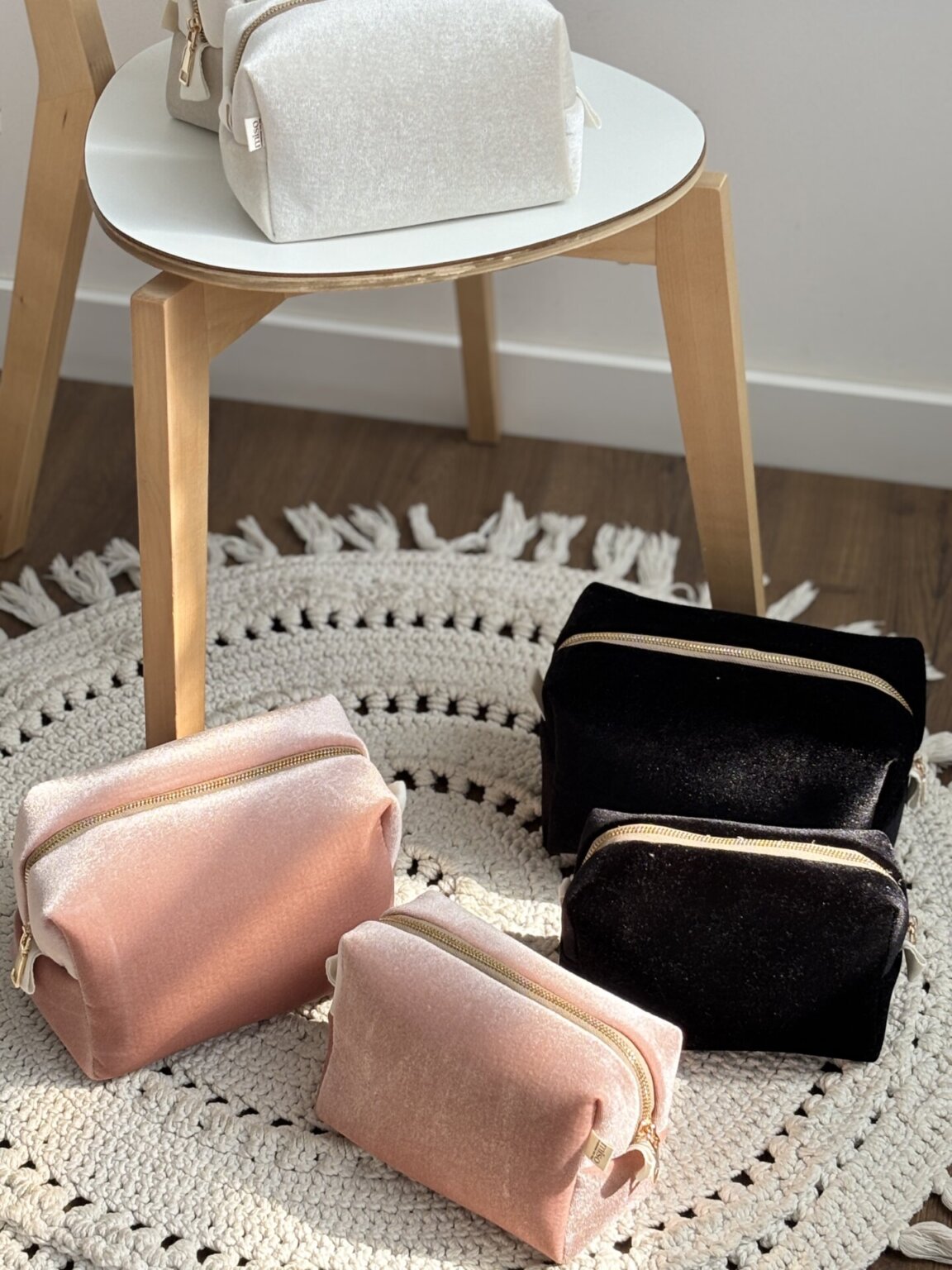 Косметичка середня велюр рожева