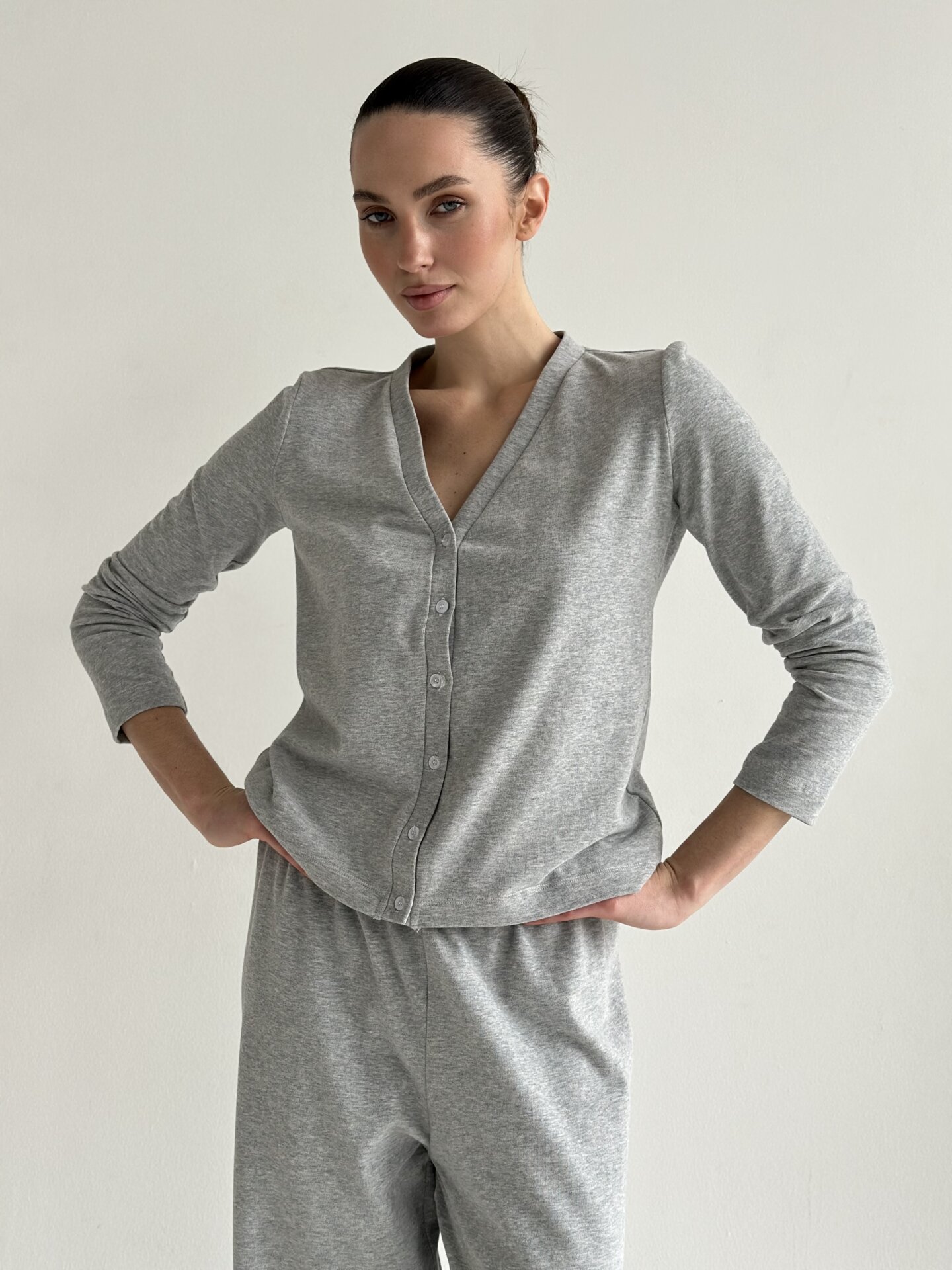 Трикотаж “Ніжність” Лонглів з гудзиками сірий