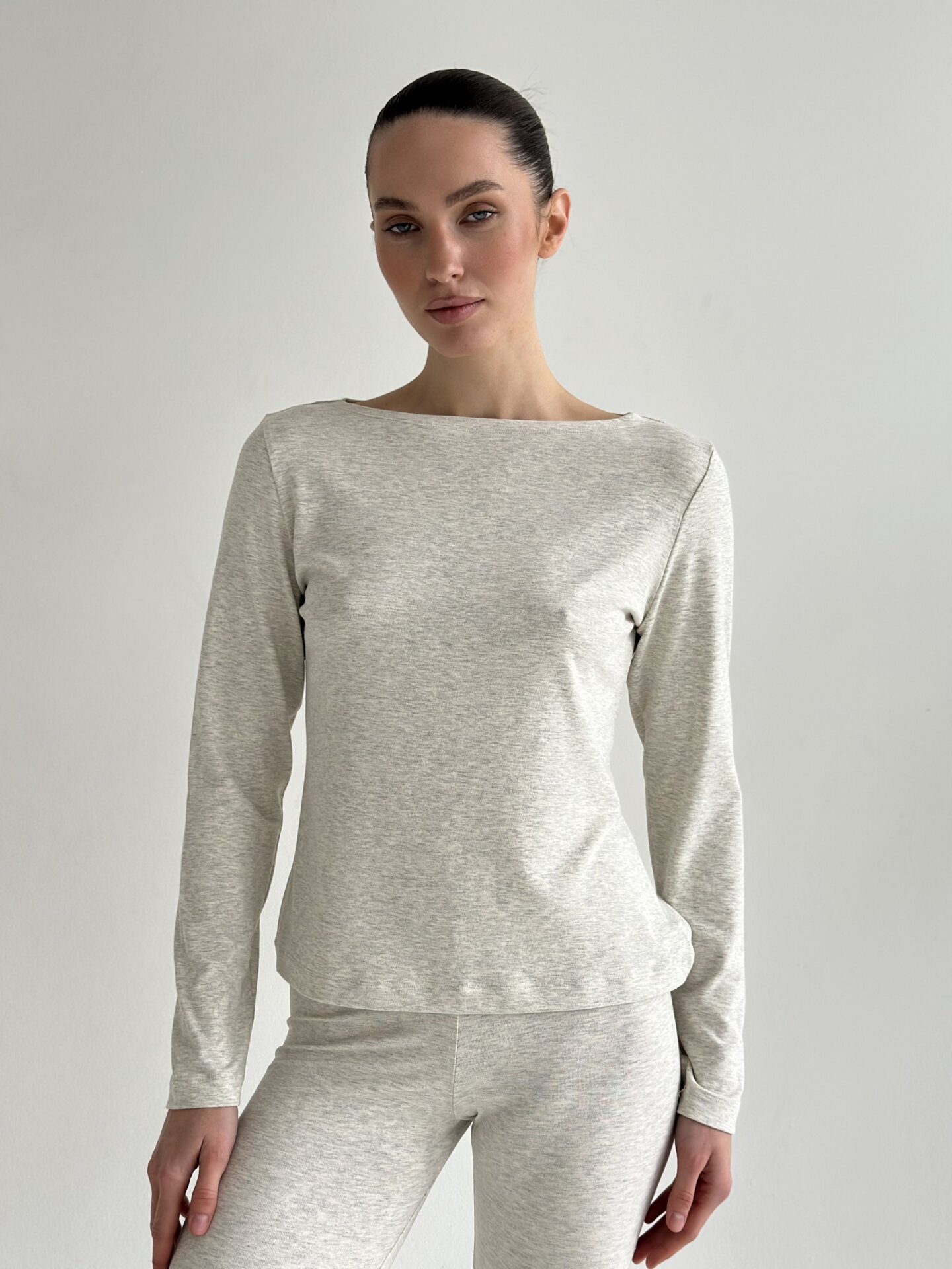 Трикотаж “Ніжність” Лонглів з вирізом Човник бежево-сірий