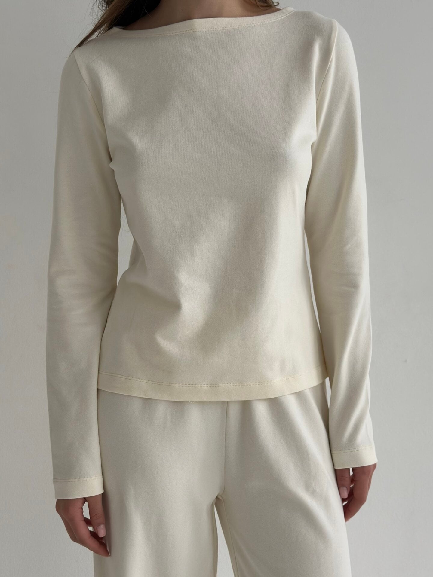 Трикотаж “Ніжність” Лонглів з вирізом Човник молочний