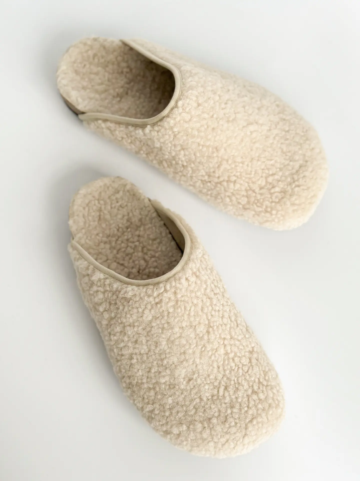 Клоги жіночі Teddy з кантом молочні