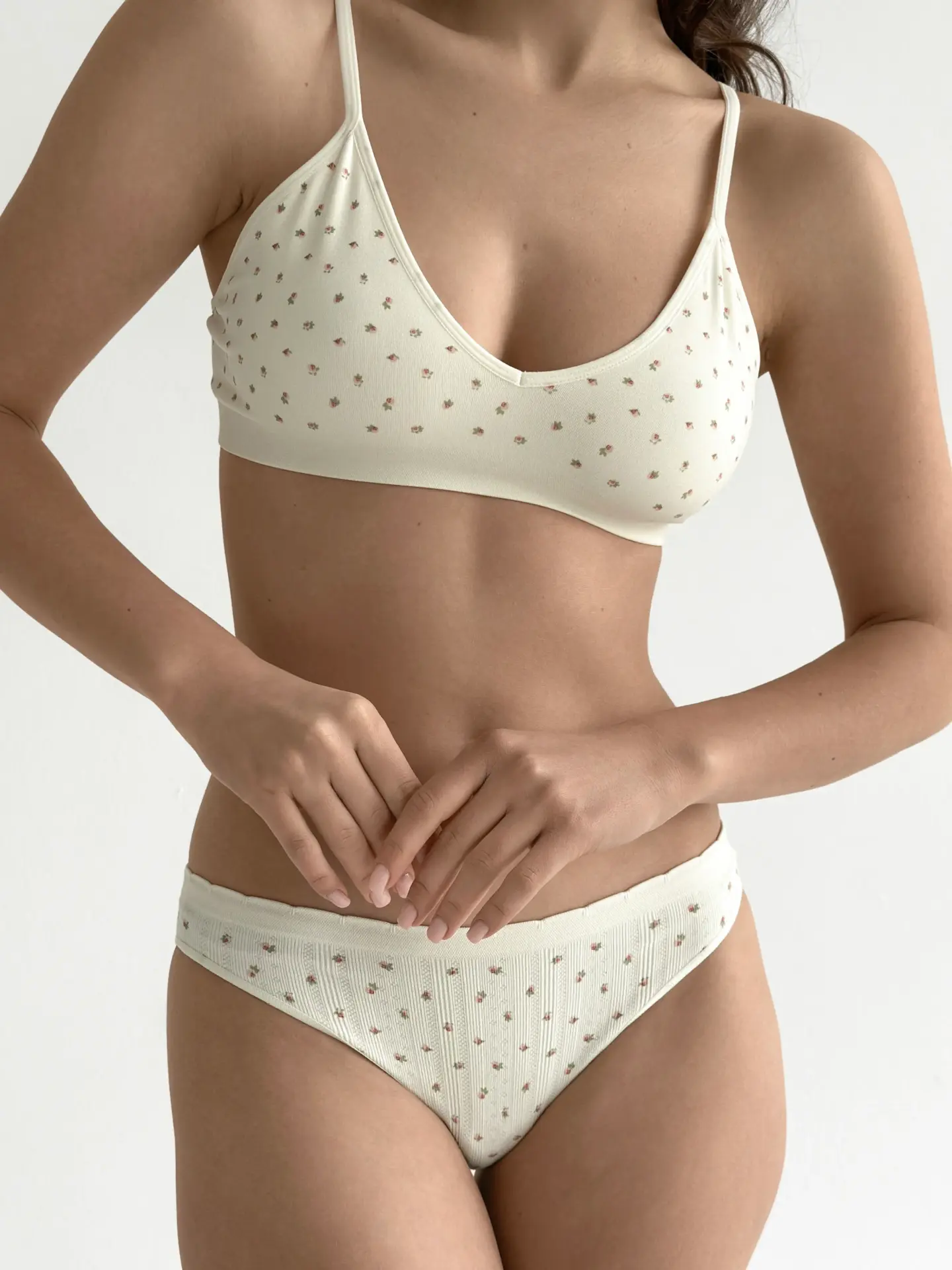 Білизна топ базовий молочний у троянду