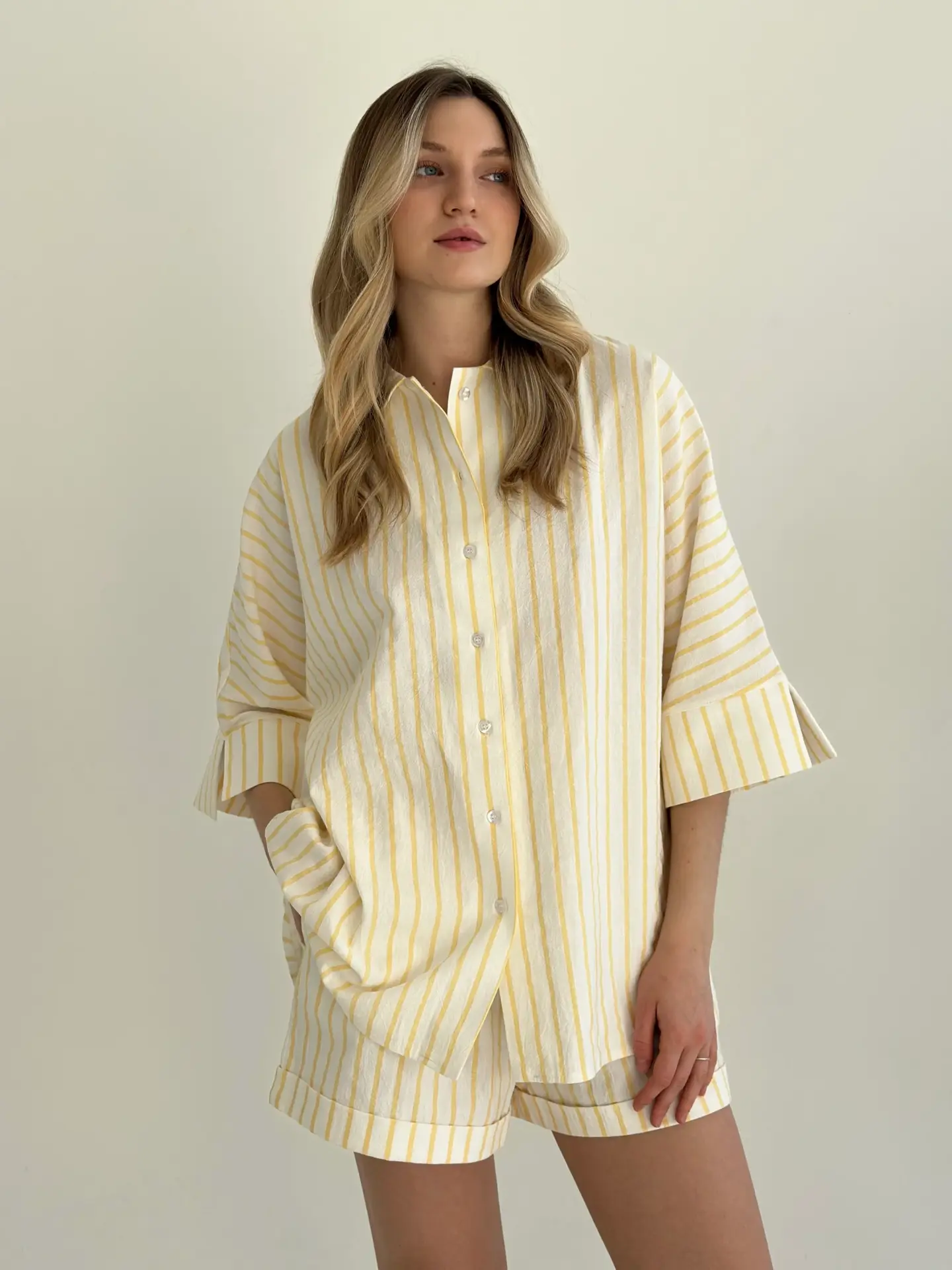 Костюм сорочка та шорти котон “жовта смужка на молочному”