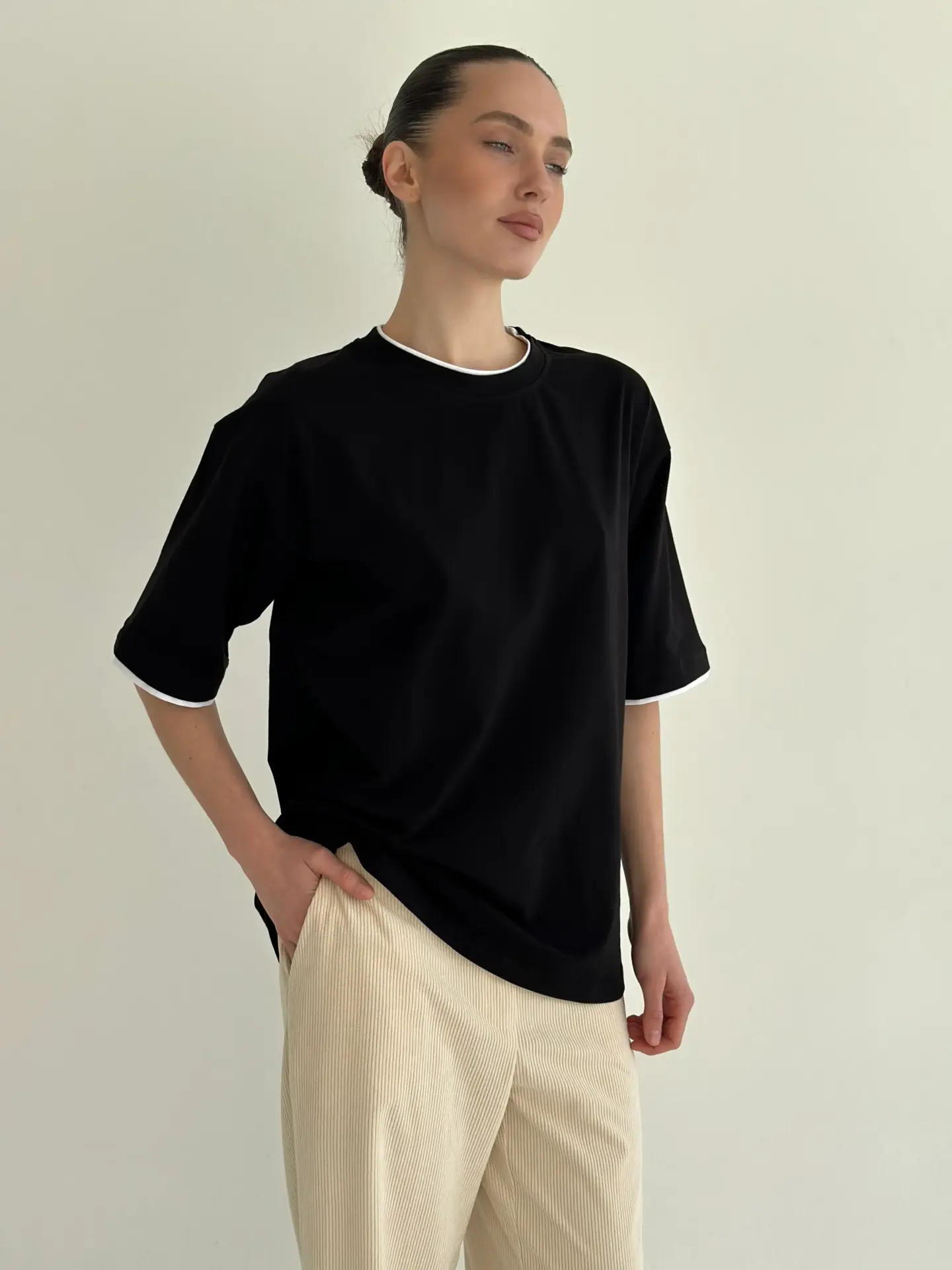 Футболка з білим кантом чорна, onesize