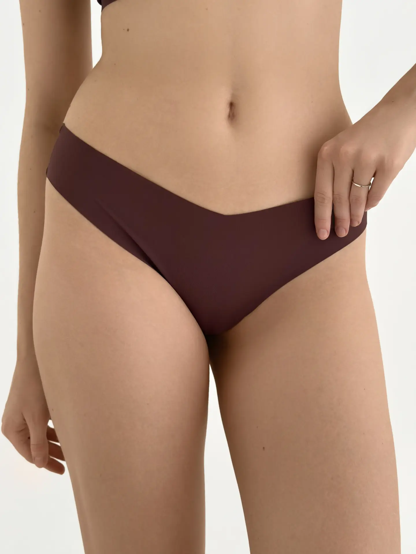 Білизна трусики стрінги безшовні коричневі