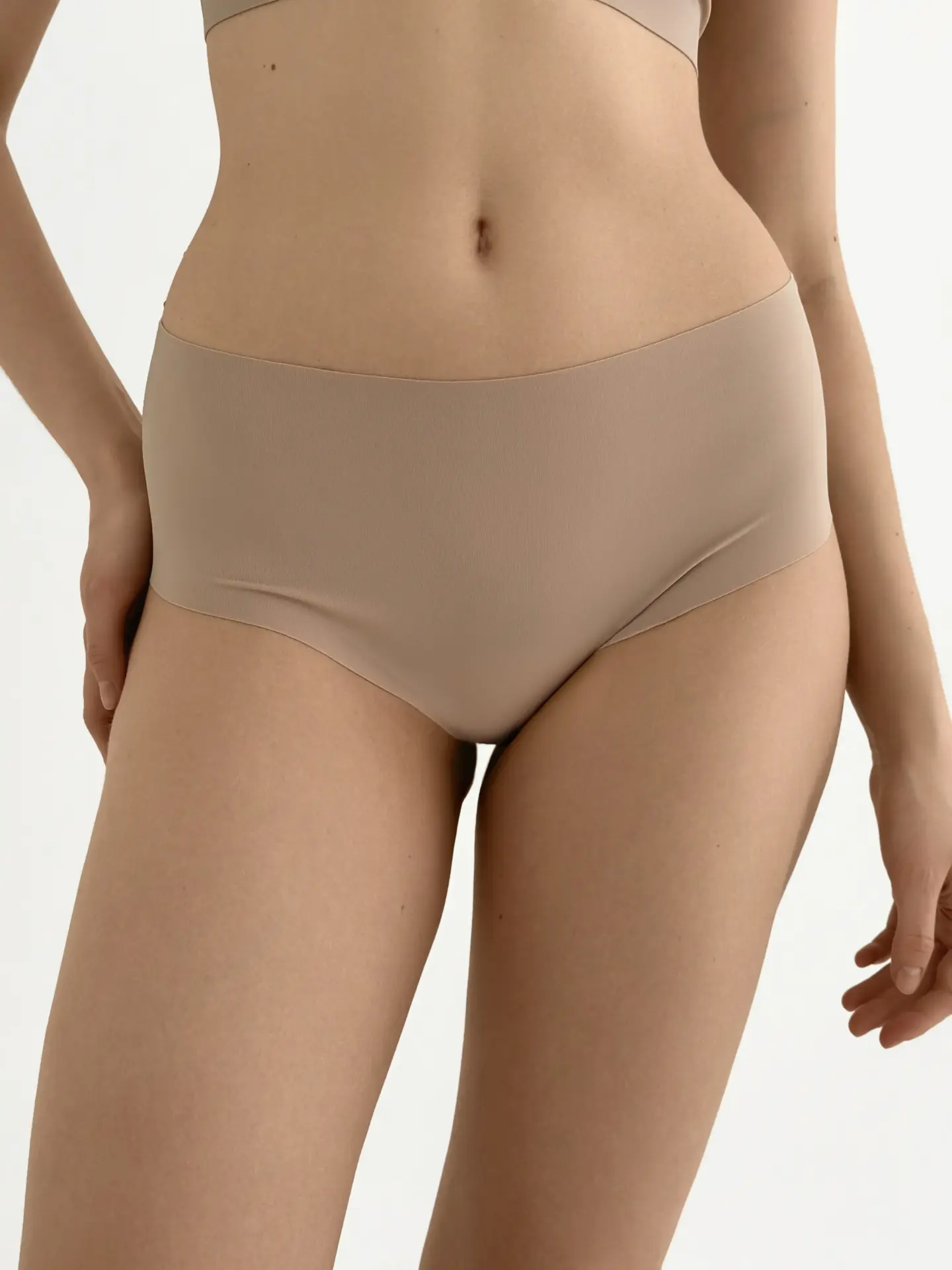 Білизна трусики бріфи безшовні бежеві