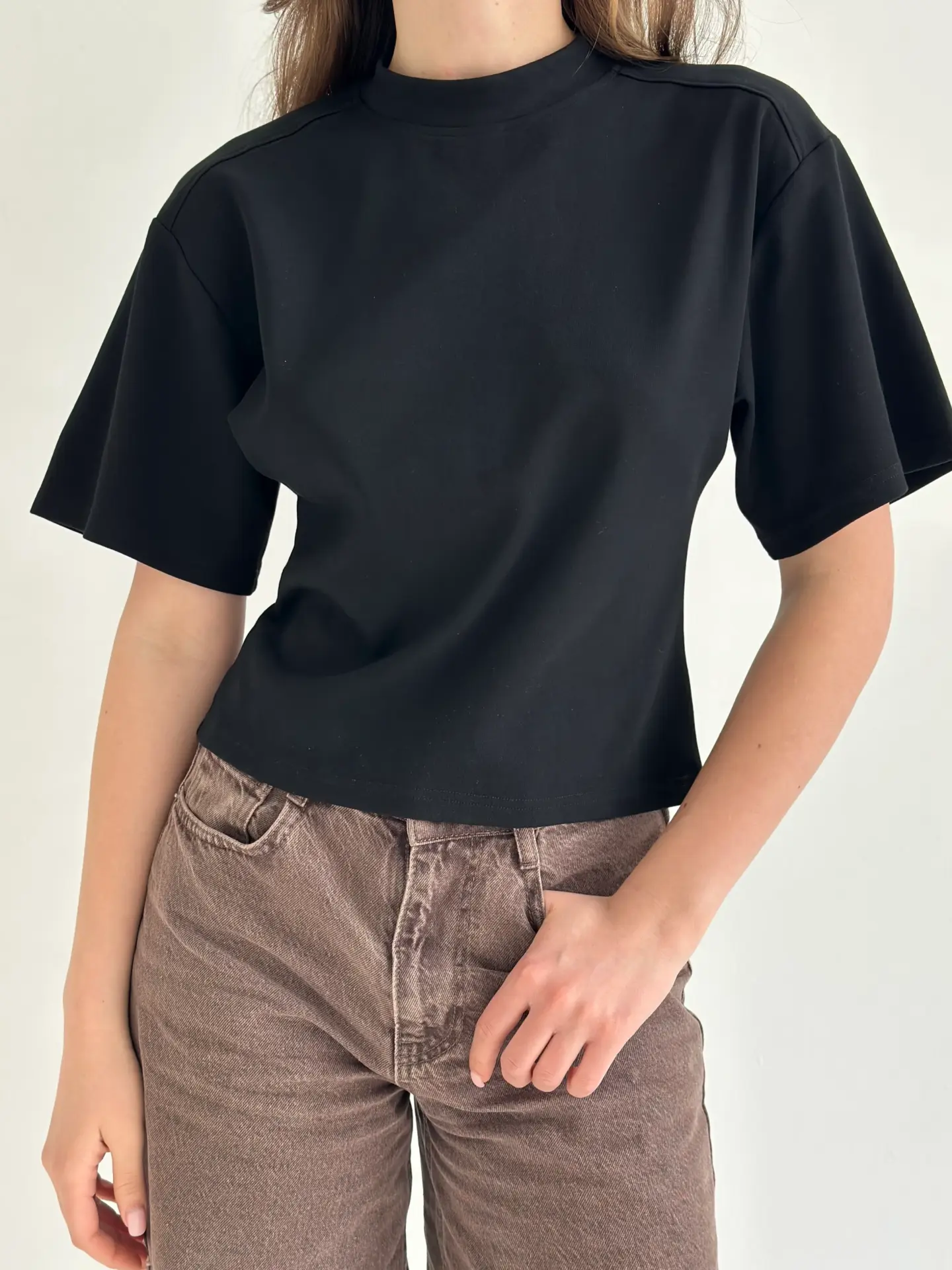 Футболка приталена котон чорна