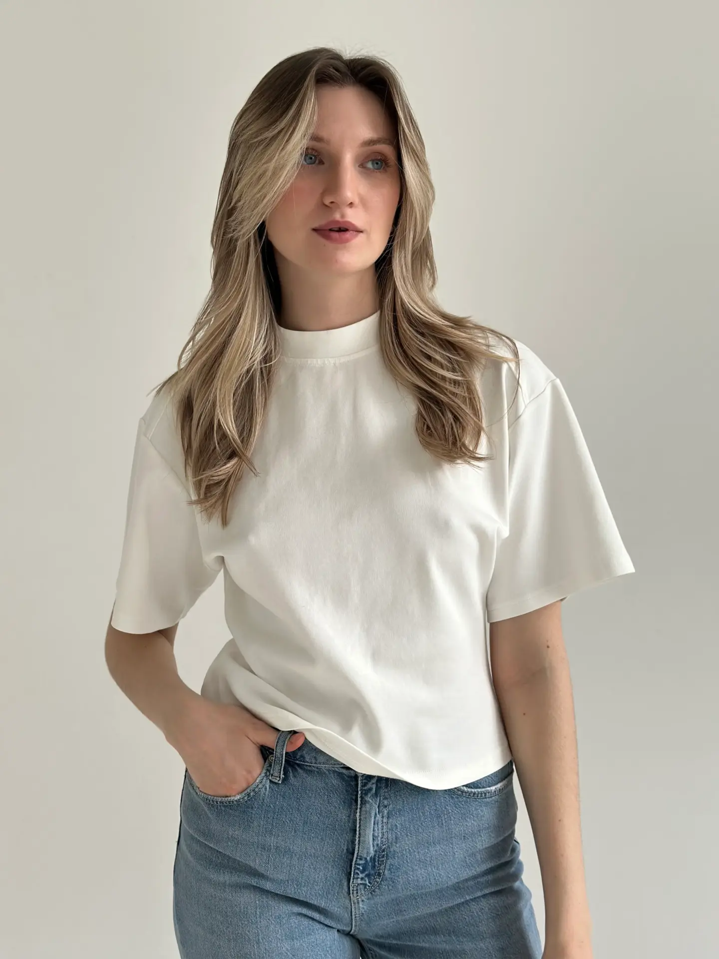 Футболка приталена котон біла