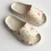 Twins капці піна пляжні та вуличні молочні у червону квітку (=)