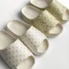 Twins капці піна пляжні та вуличні молочні у квітку (=)
