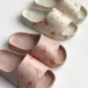 Twins капці піна пляжні та вуличні пудрові у червону квітку (=)