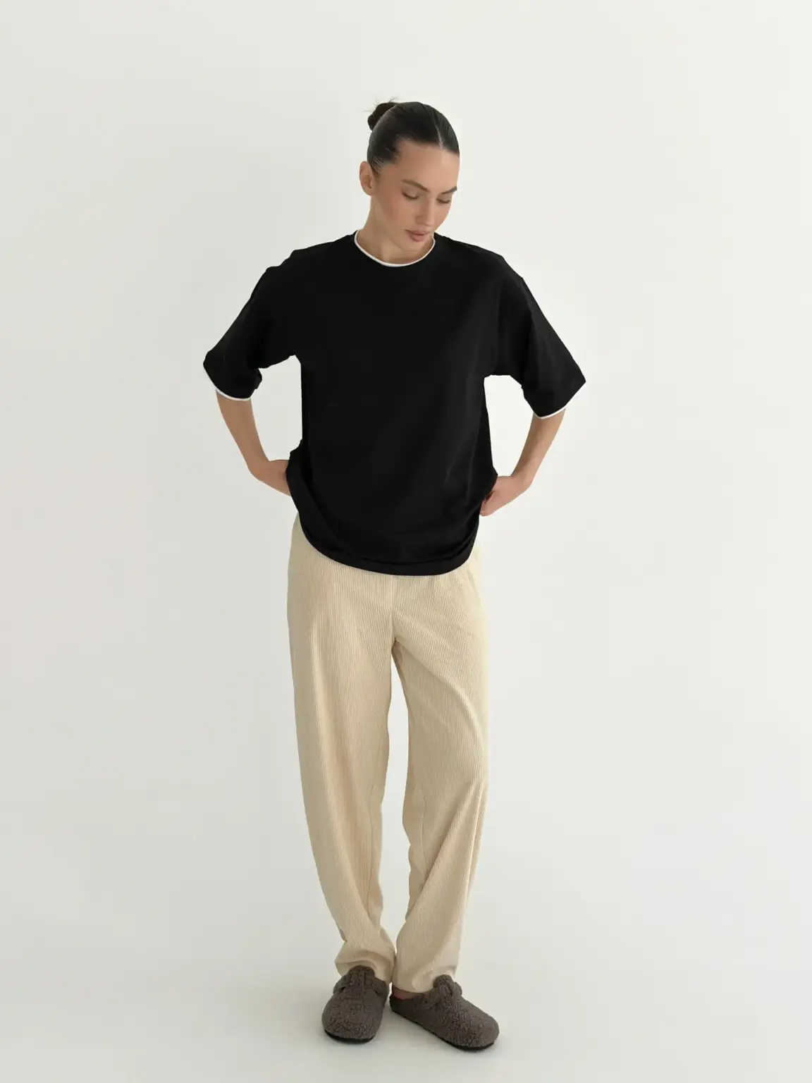Футболка з білим кантом чорна, onesize