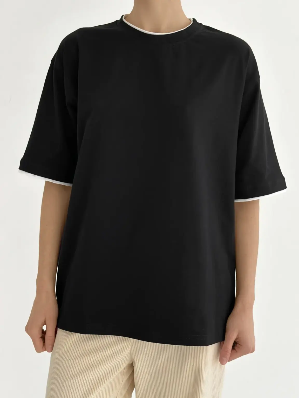 Футболка з білим кантом чорна, onesize