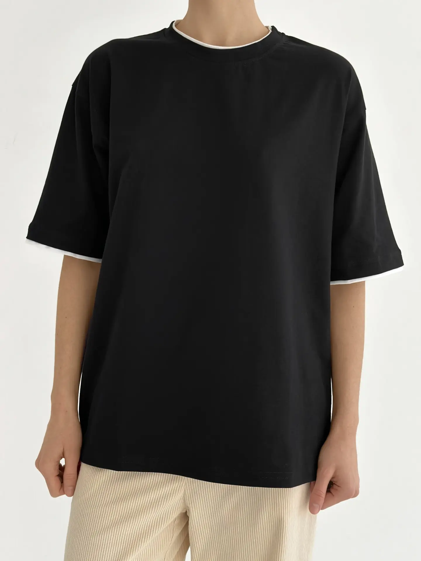 Футболка з білим кантом чорна, onesize