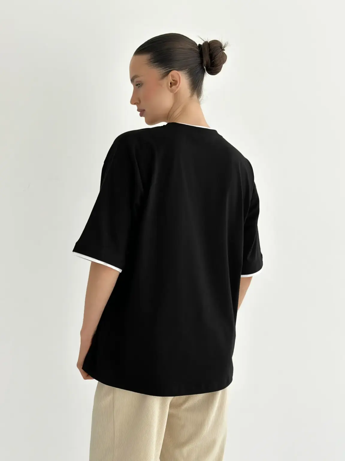 Футболка з білим кантом чорна, onesize