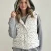 Жилетка стьобана дута біла у рожеву квітку onesize