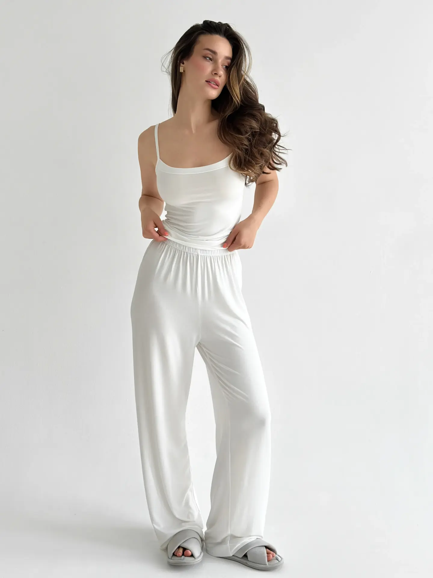 Модал Костюм штани та майка на бретелях молочний