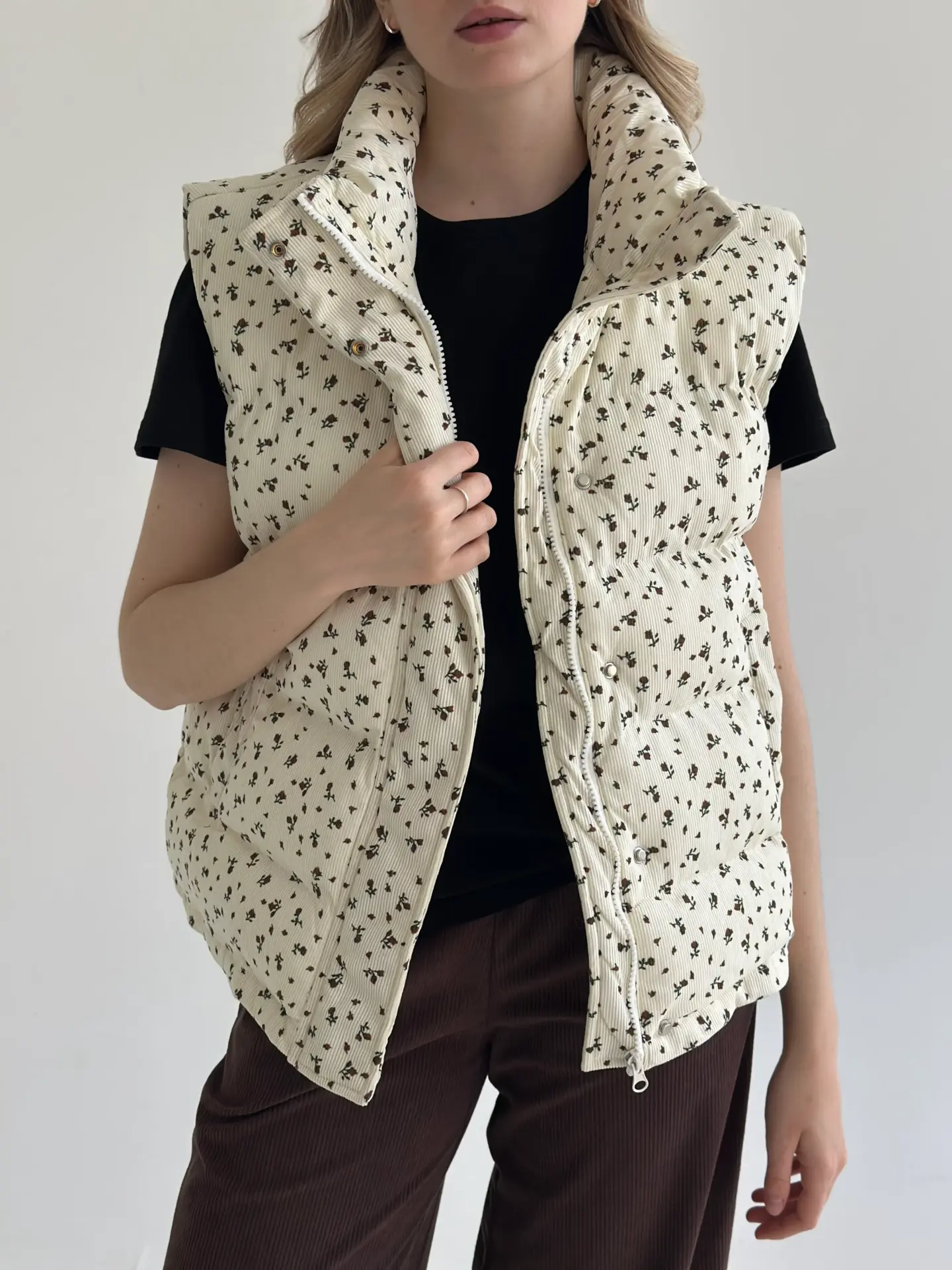 Жилетка вельвет стьобана дута молочна у квітку onesize