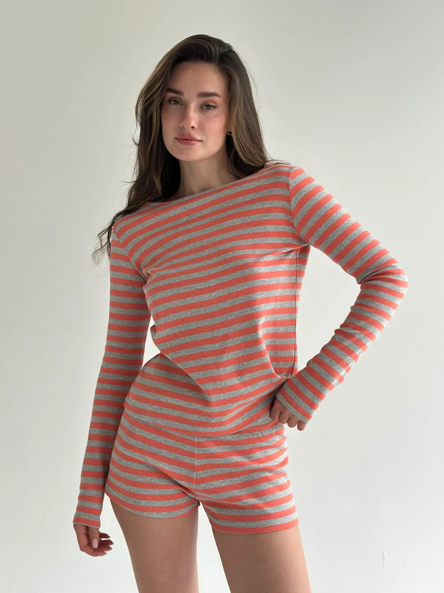 Трикотаж смужка Костюм лонгслів та шорти міні сірий/помаранчевий
