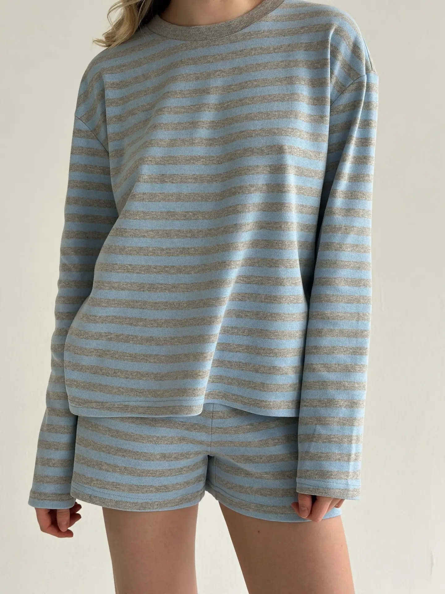 Трикотаж смужка Костюм лонгслів оверсайз та шорти сірий/блакитний