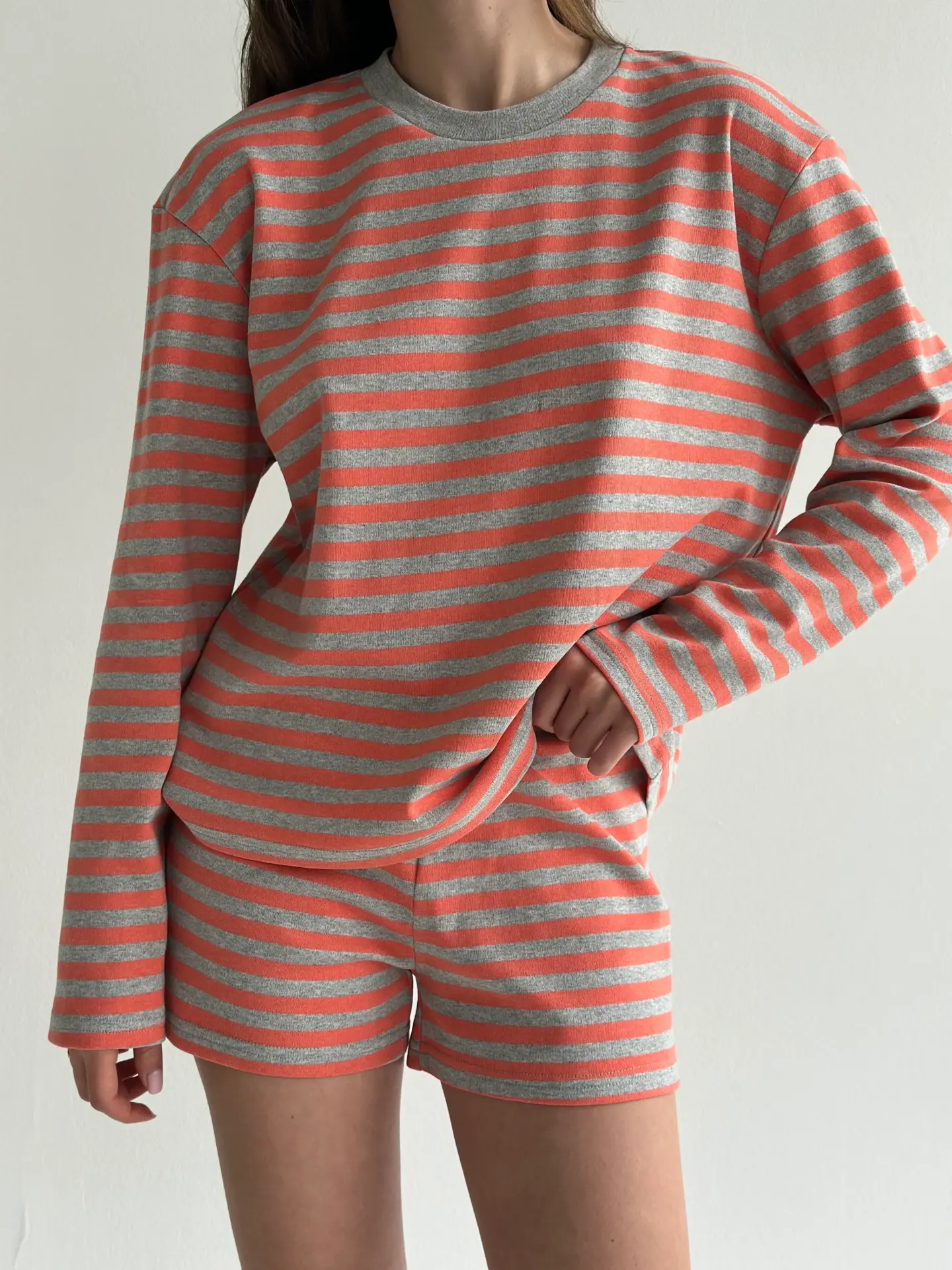 Трикотаж смужка Костюм лонгслів оверсайз та шорти сірий/помаранчевий