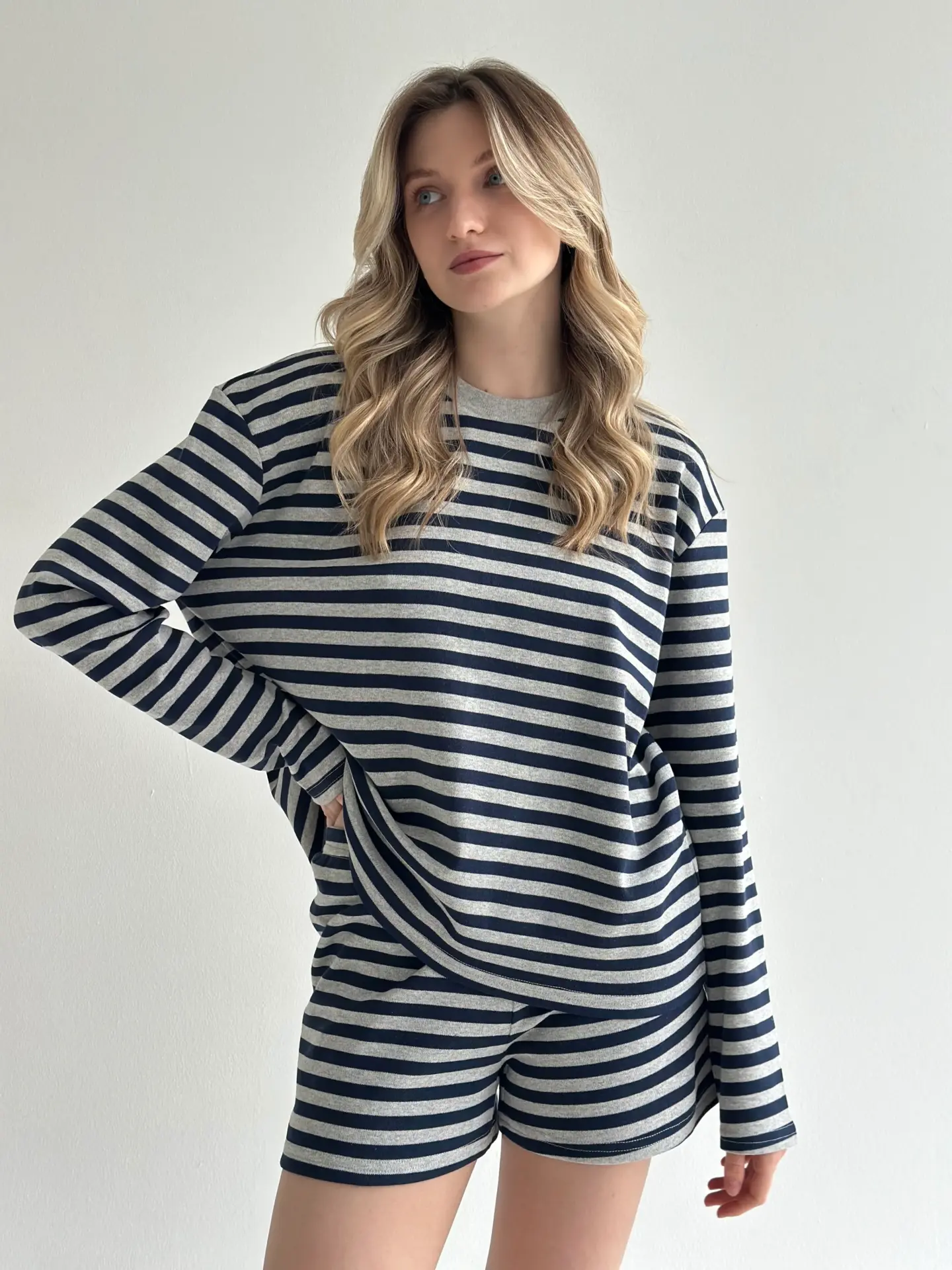 Трикотаж смужка Костюм лонгслів оверсайз та шорти сірий/синій