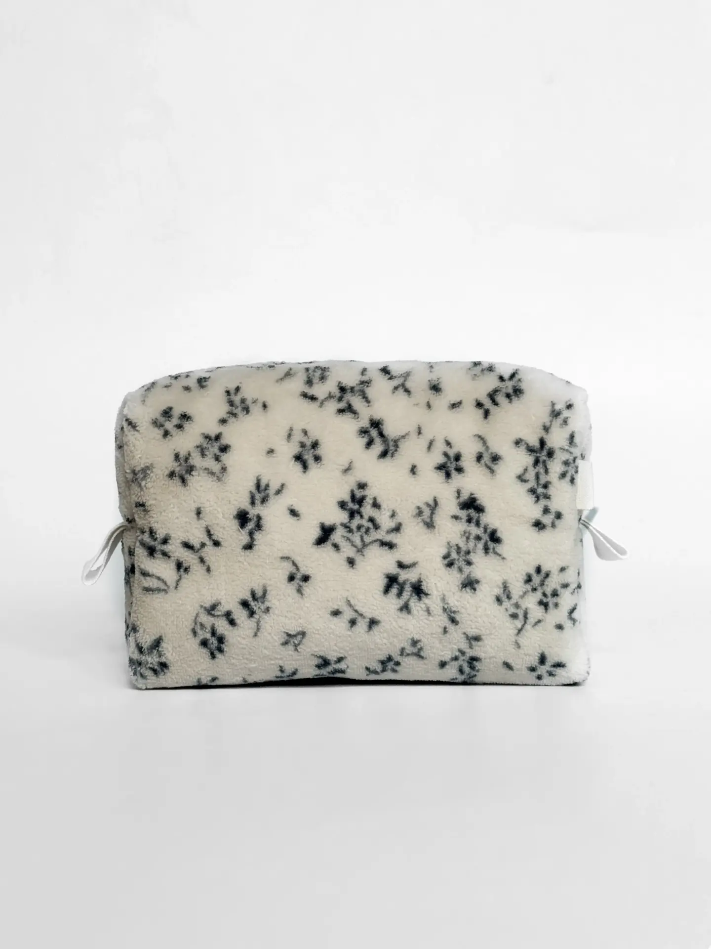 Косметичка пухнаста мала квадрат біла в синю квіточку
