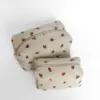Косметичка пухнаста мала квадрат біла в червону квіточку