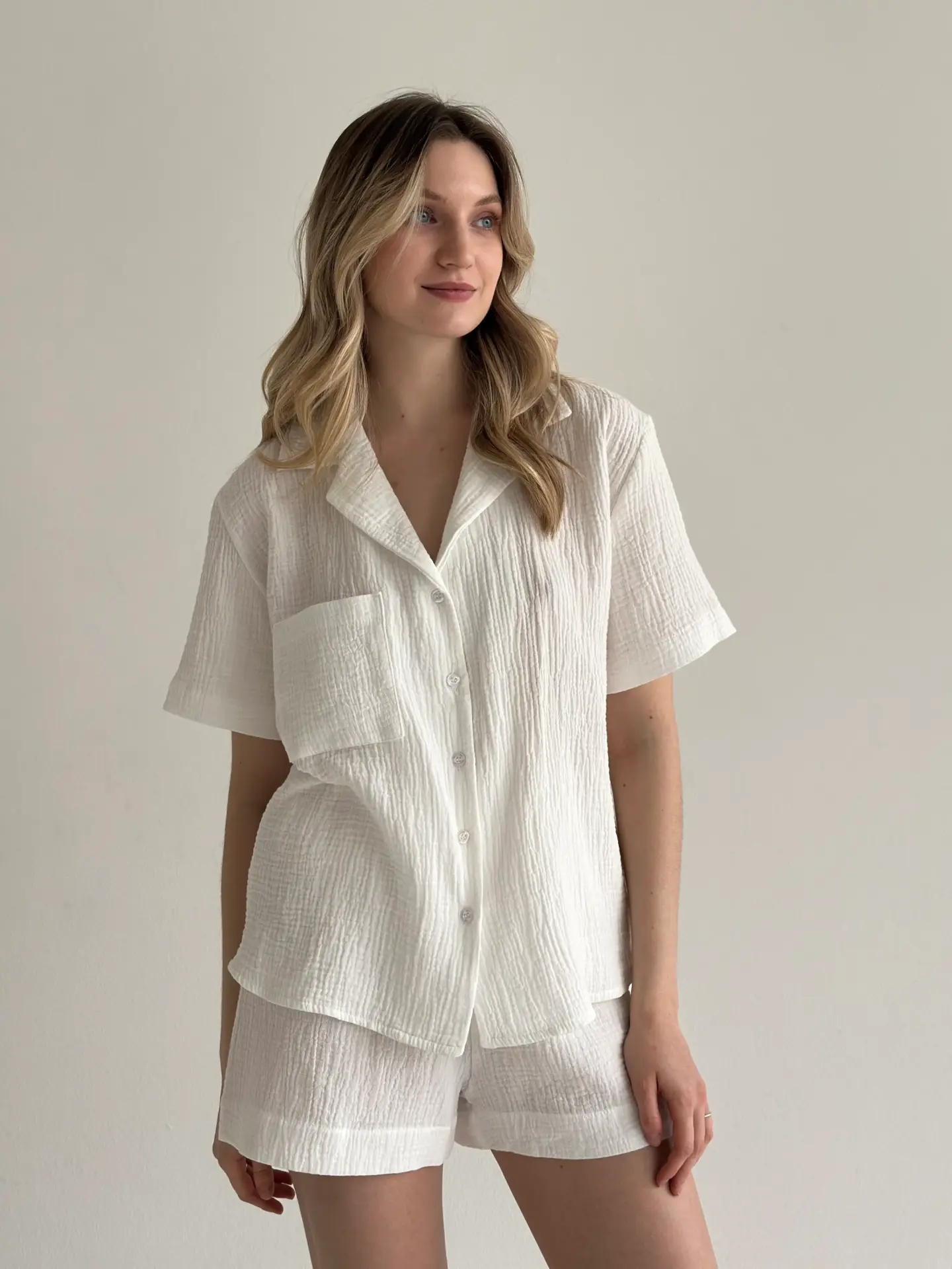 Мусліновий набір 2-шаровий сорочка з коротким рукавом та шорти білий