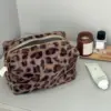 Косметичка хутро Лео коричнева середній квадрат