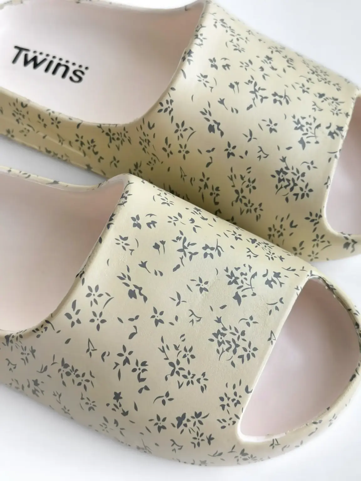 Twins капці піна пляжні та вуличні молочні у квітку (=) SALE (з дефектами)